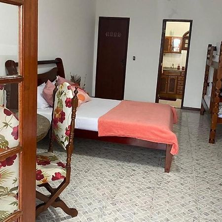 Praia Virgem Hostel Риу-даз-Острас Экстерьер фото